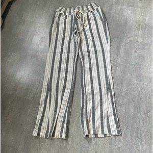 NWT medium Roxy pants that are yarn dyed.
